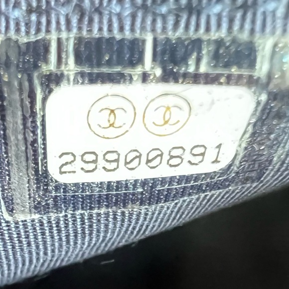 CHANEL Quilted Diamond cardholder zipped wallet. Gently used Navy Blue. - Picture 4 of 11